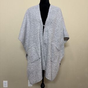DEMDACO Shawl Wrap Womens One Size Gray Cozy Boucle Knit Pockets Invest in Rest